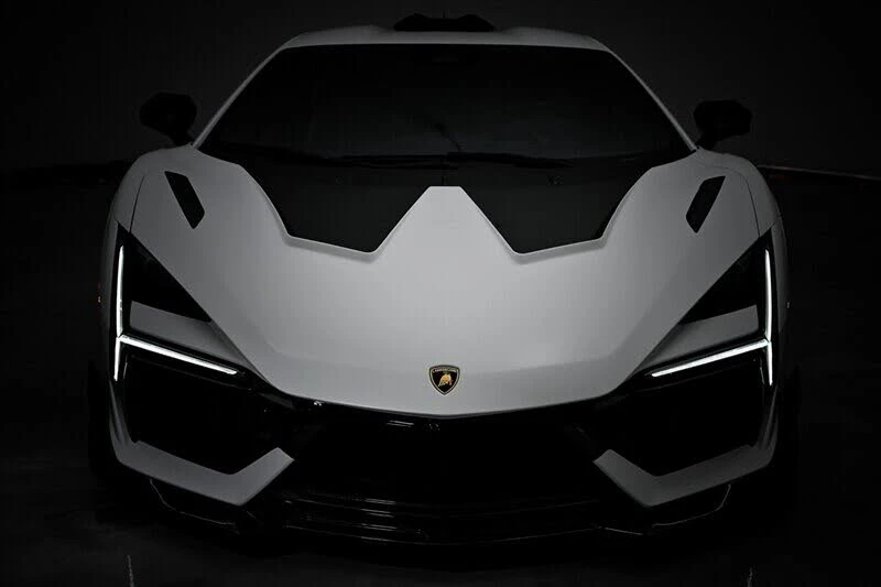 2024 Lamborghini Revuelto - Image 16 of 31