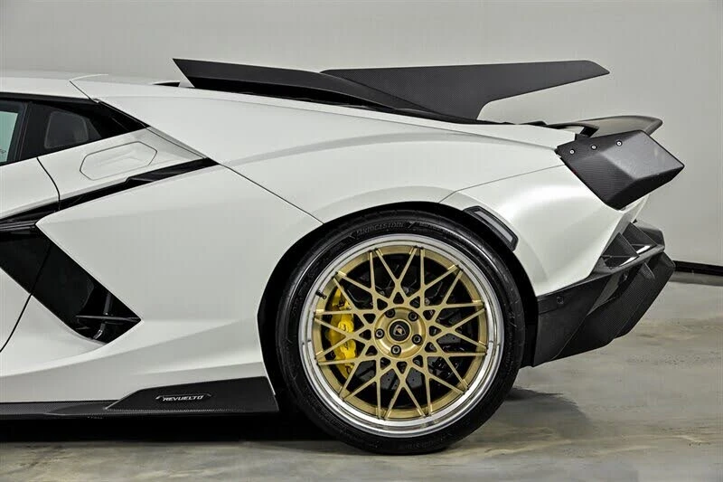 2024 Lamborghini Revuelto - Image 25 of 31