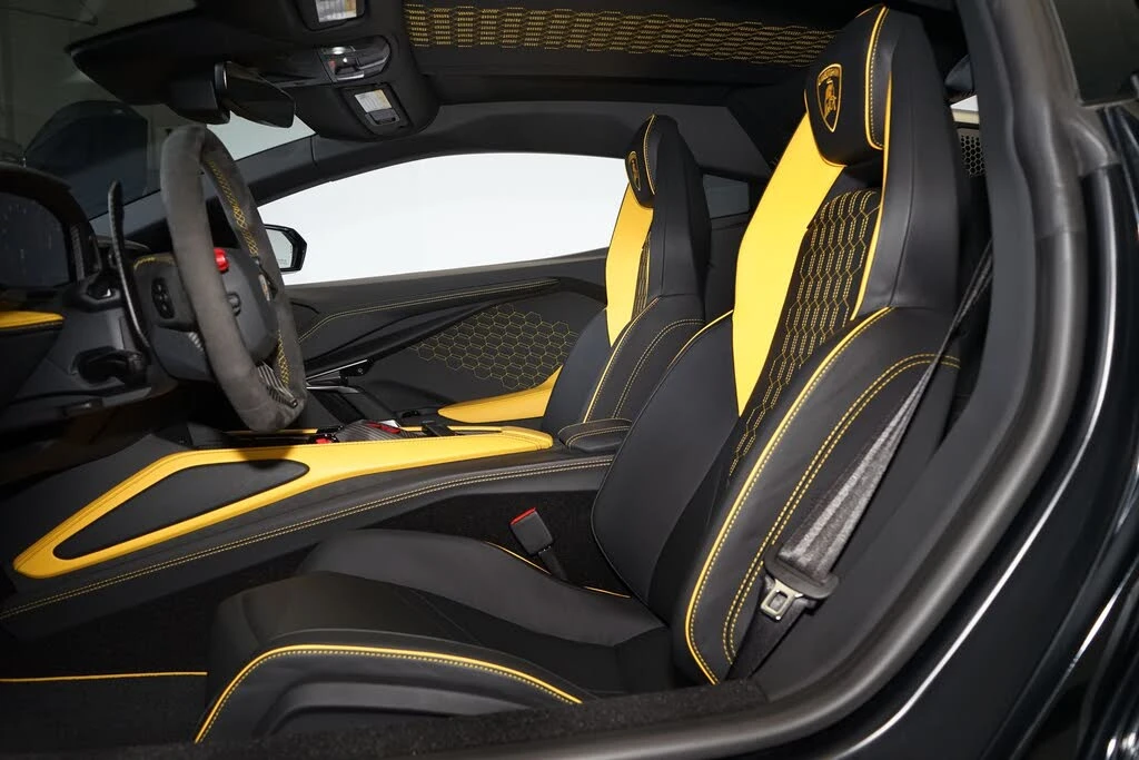2024 Lamborghini Revuelto - Image 15 of 31