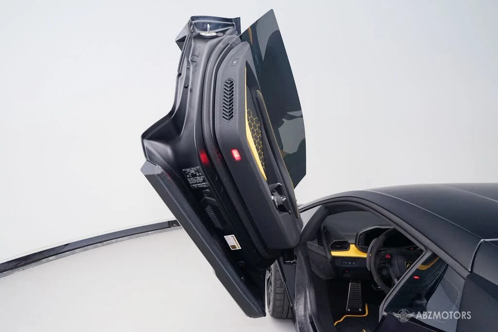 2024 Lamborghini Revuelto - Image 11 of 31