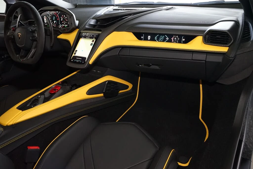 2024 Lamborghini Revuelto - Image 16 of 31