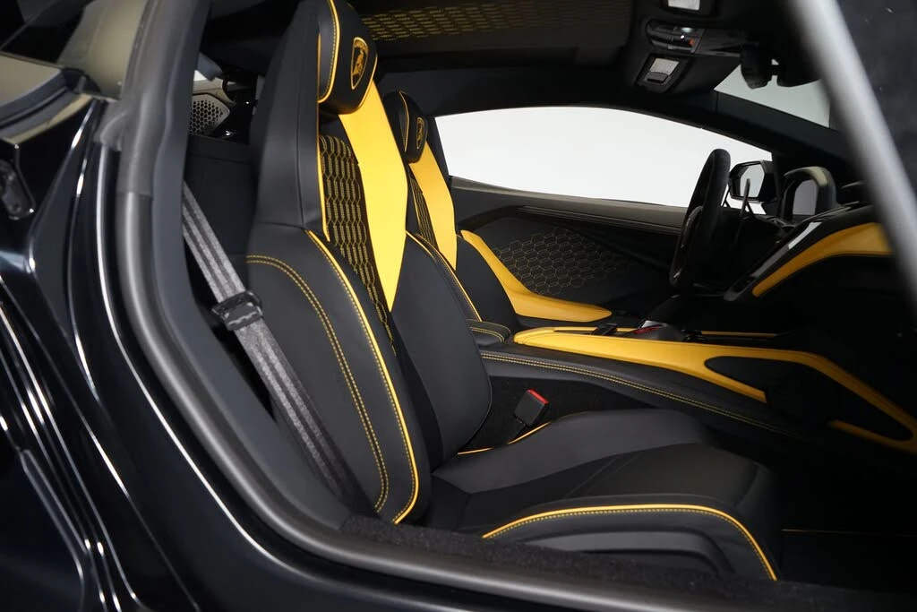 2024 Lamborghini Revuelto - Image 14 of 31