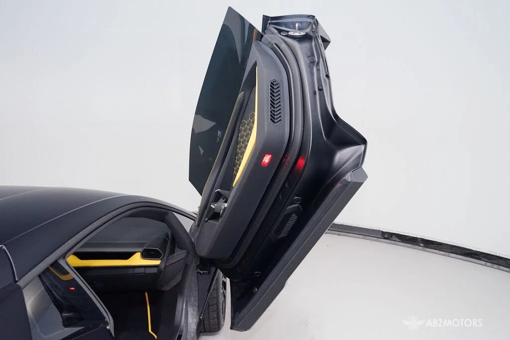 2024 Lamborghini Revuelto - Image 12 of 31