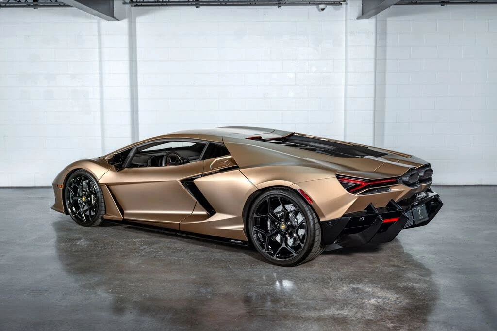 2024 Lamborghini Revuelto - Image 14 of 31