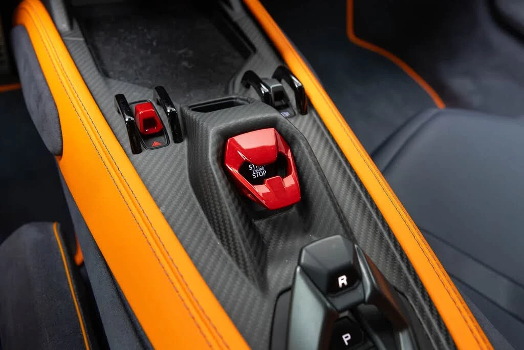 2024 Lamborghini Revuelto - Image 15 of 31