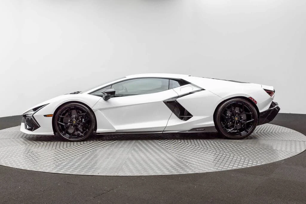 2024 Lamborghini Revuelto - Image 3 of 31