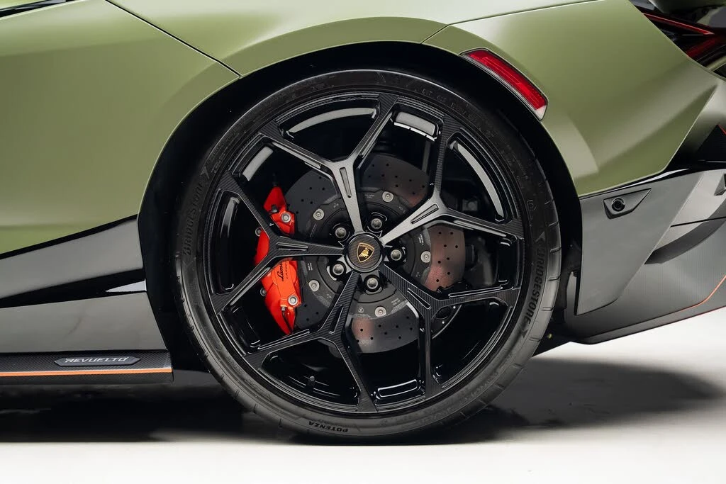 2024 Lamborghini Revuelto - Image 23 of 31