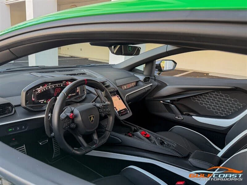 2024 Lamborghini Revuelto - Image 2 of 31