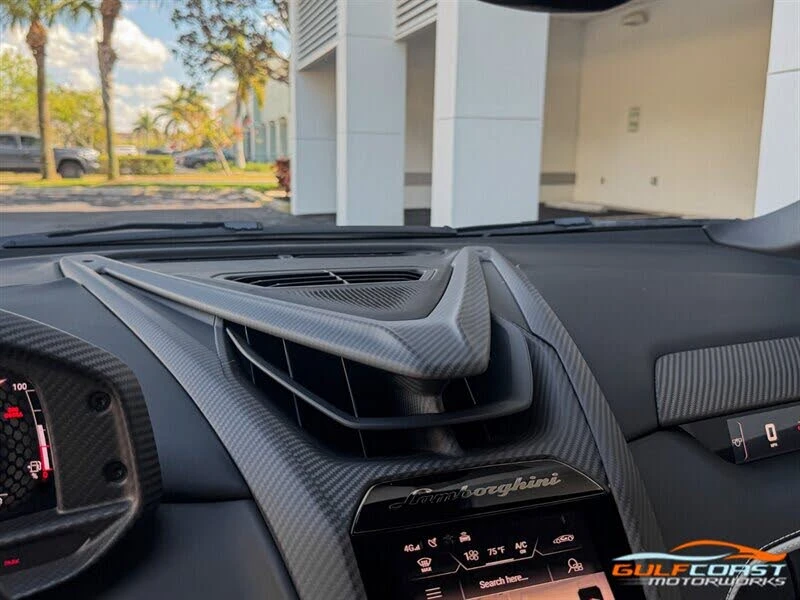 2024 Lamborghini Revuelto - Image 17 of 31