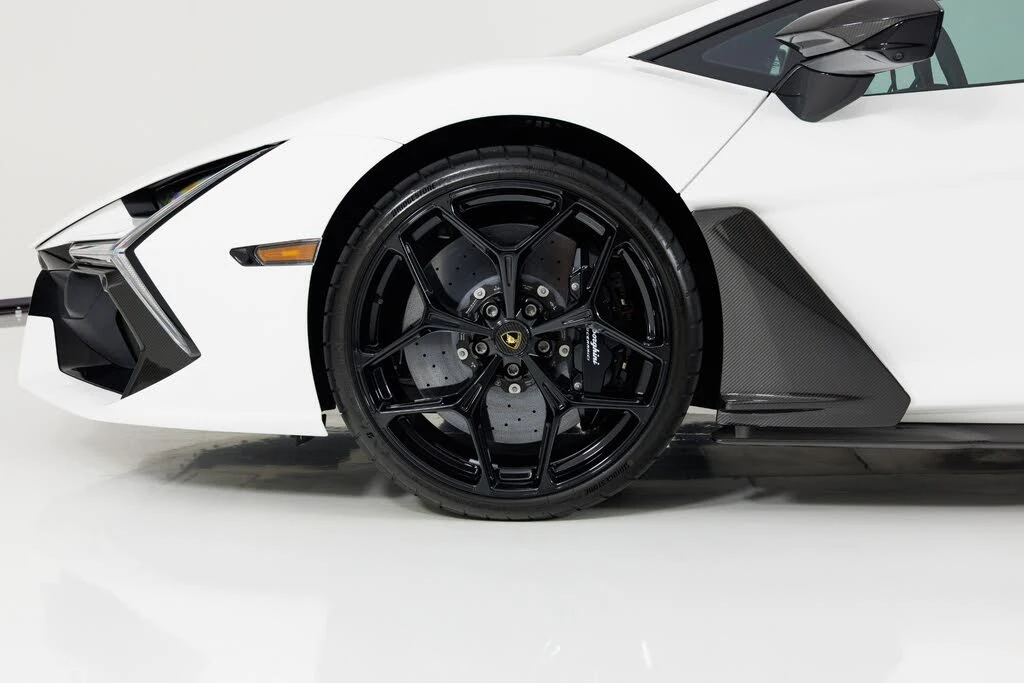 2024 Lamborghini Revuelto - Image 12 of 31