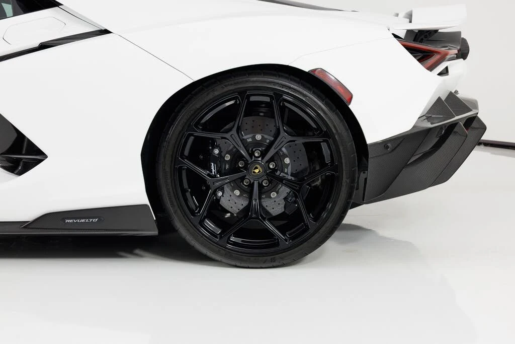 2024 Lamborghini Revuelto - Image 13 of 31