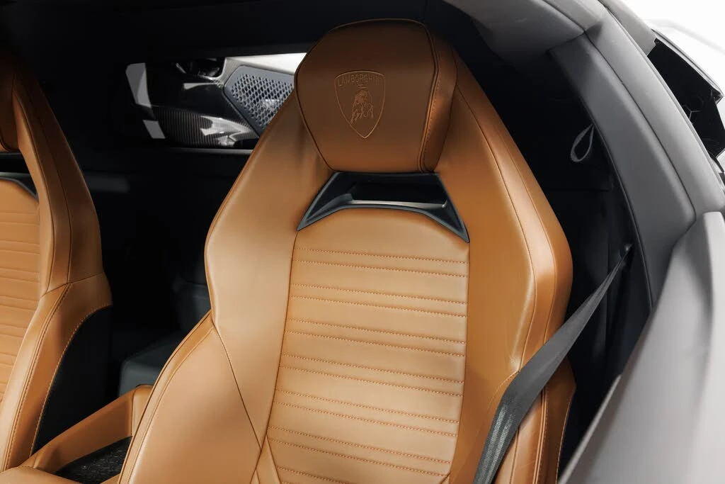 2024 Lamborghini Revuelto - Image 19 of 31