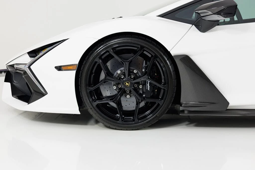 2024 Lamborghini Revuelto - Image 11 of 31