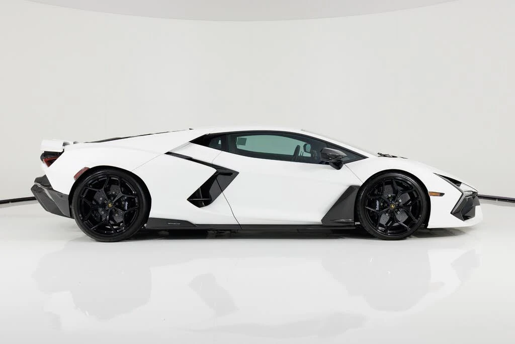 2024 Lamborghini Revuelto - Image 2 of 31