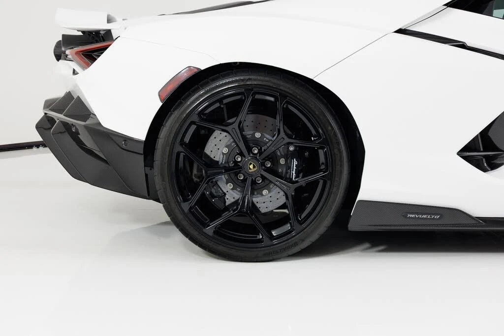 2024 Lamborghini Revuelto - Image 14 of 31