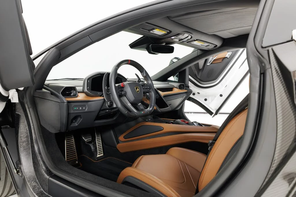 2024 Lamborghini Revuelto - Image 16 of 31