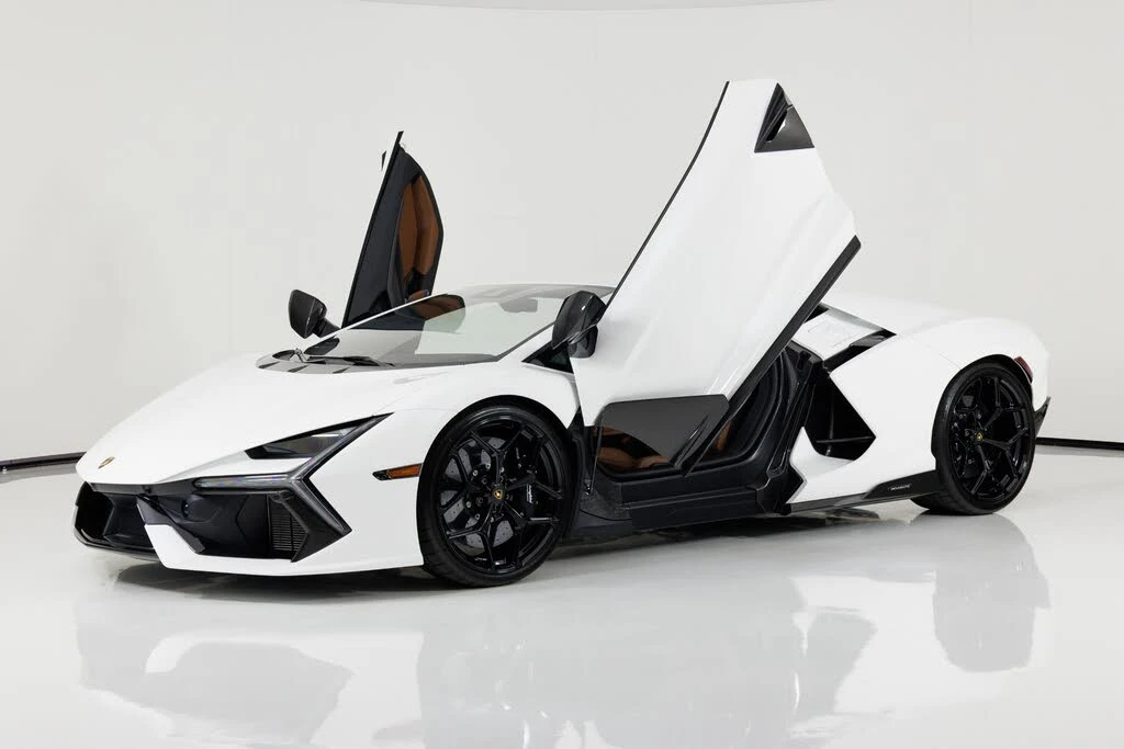 2024 Lamborghini Revuelto - Image 9 of 31