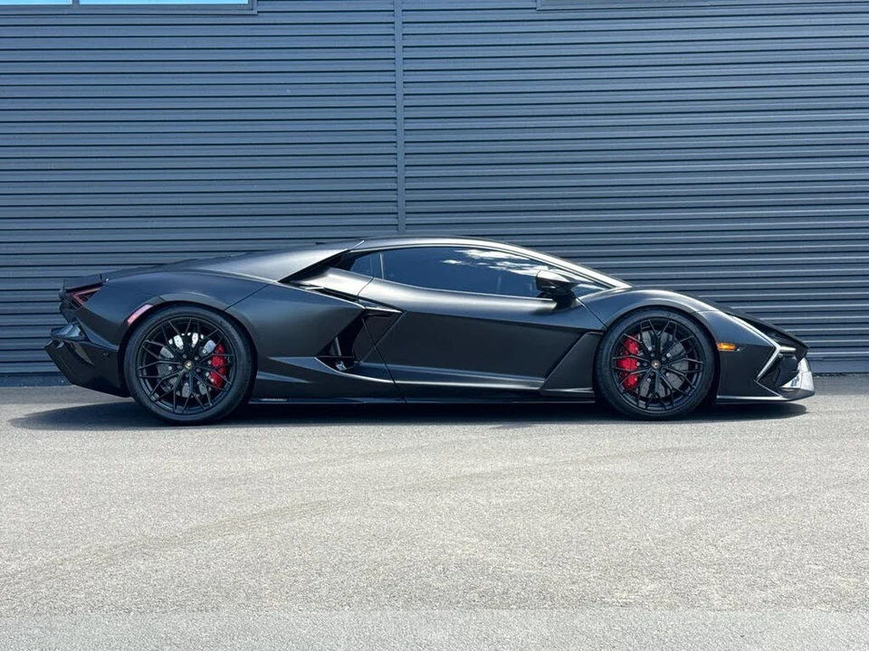 2024 Lamborghini Revuelto - Image 10 of 31