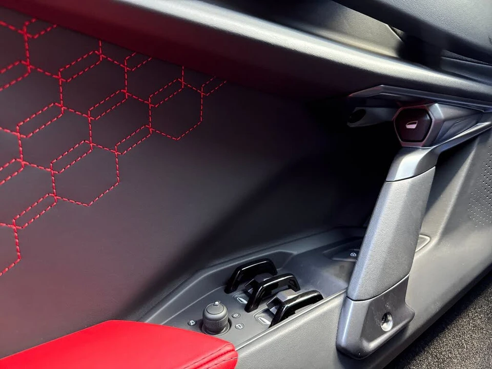2024 Lamborghini Revuelto - Image 13 of 31