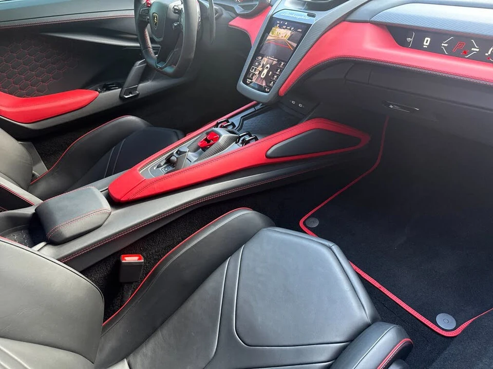 2024 Lamborghini Revuelto - Image 15 of 31