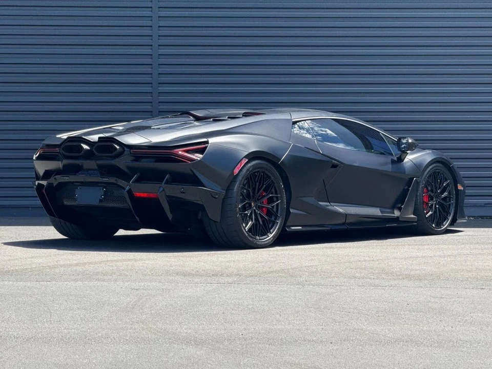 2024 Lamborghini Revuelto - Image 9 of 31