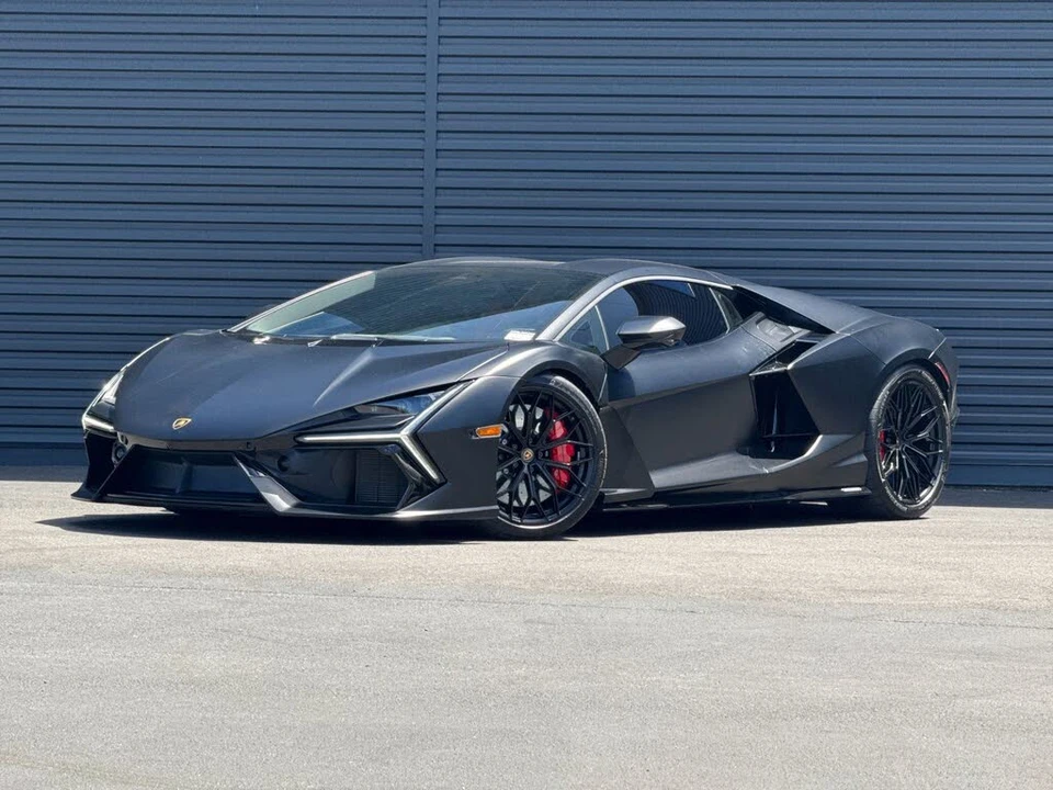 2024 Lamborghini Revuelto - Image 2 of 31