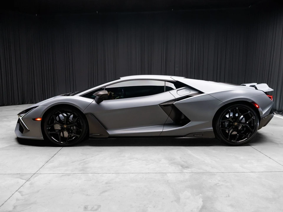2024 Lamborghini Revuelto - Image 17 of 31