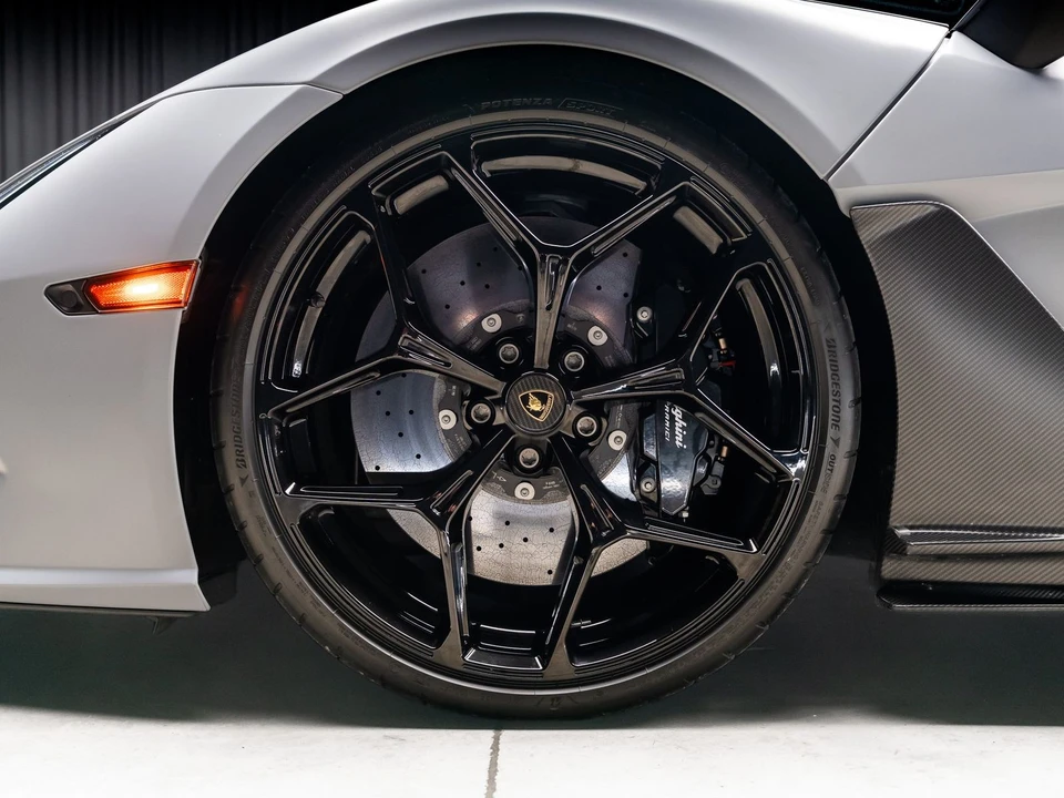 2024 Lamborghini - Image 30 of 31
