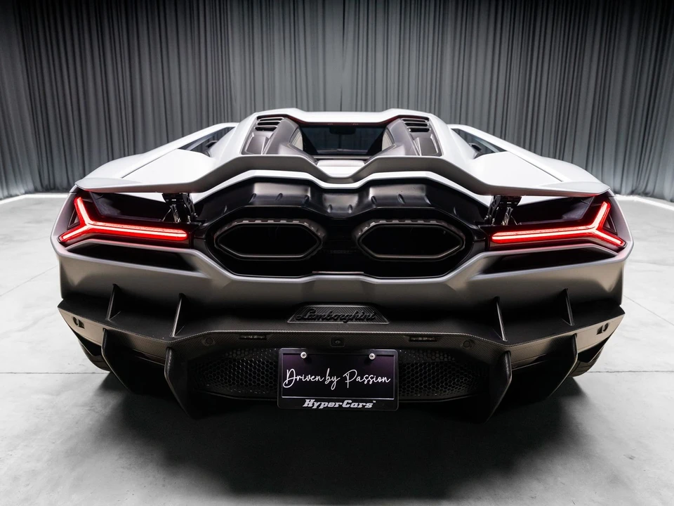 2024 Lamborghini Revuelto - Image 19 of 31