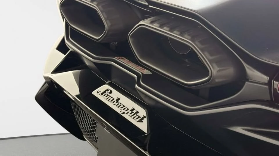 2024 Lamborghini Revuelto - Image 14 of 19
