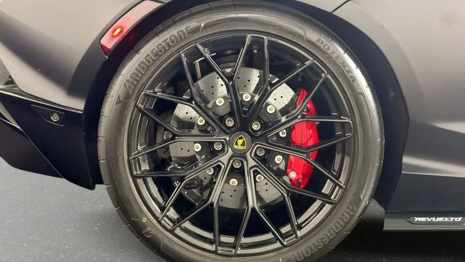 2024 Lamborghini Revuelto - Image 15 of 19