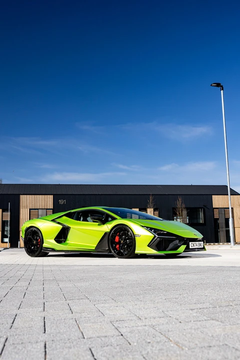 2024 Lamborghini Revuelto - Image 17 of 31