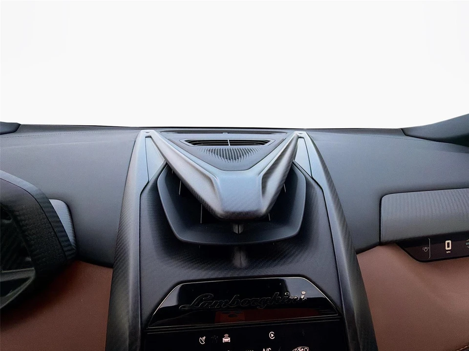 2024 Lamborghini - Image 15 of 31