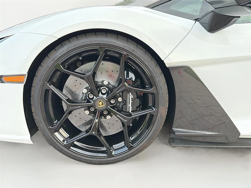 2024 Lamborghini Revuelto - Image 27 of 31