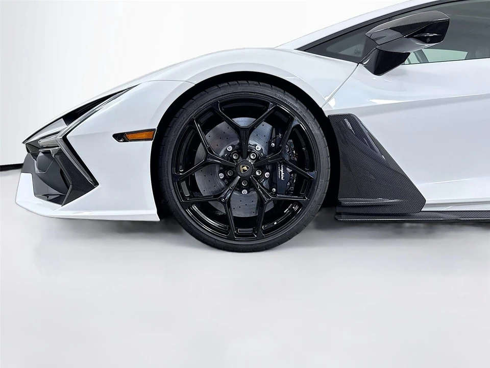 2024 Lamborghini Revuelto - Image 28 of 31