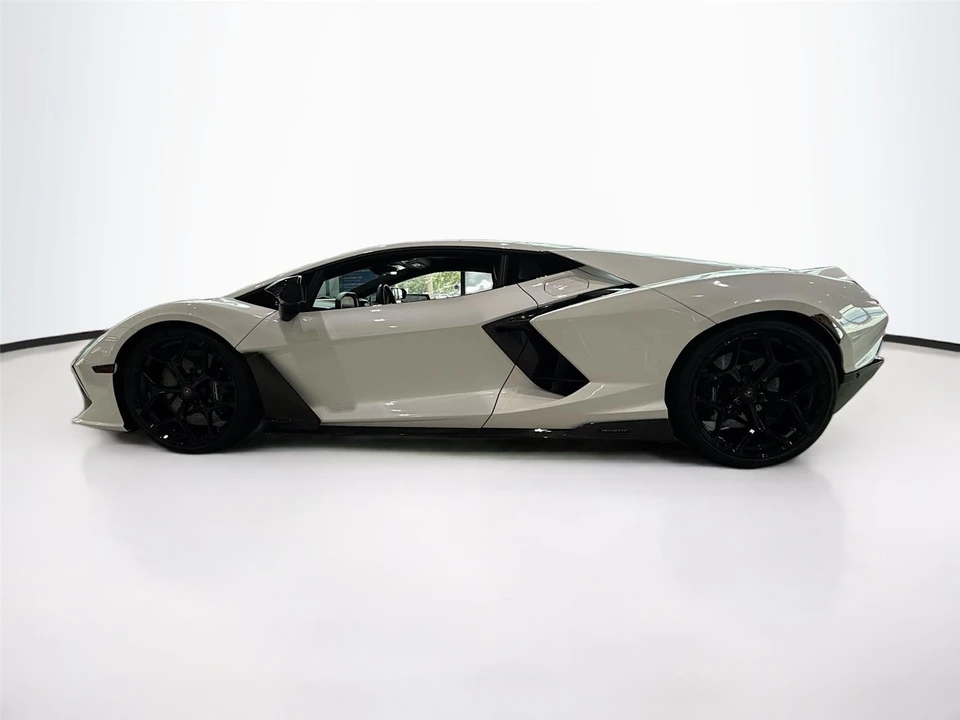 2024 Lamborghini Revuelto - Image 17 of 29