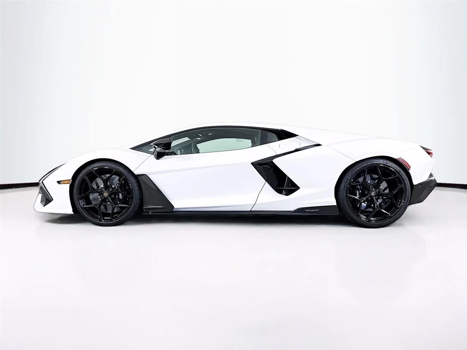 2024 Lamborghini Revuelto - Image 26 of 31
