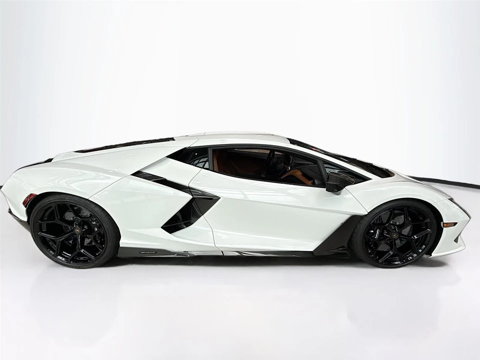 2024 Lamborghini Revuelto - Image 21 of 29