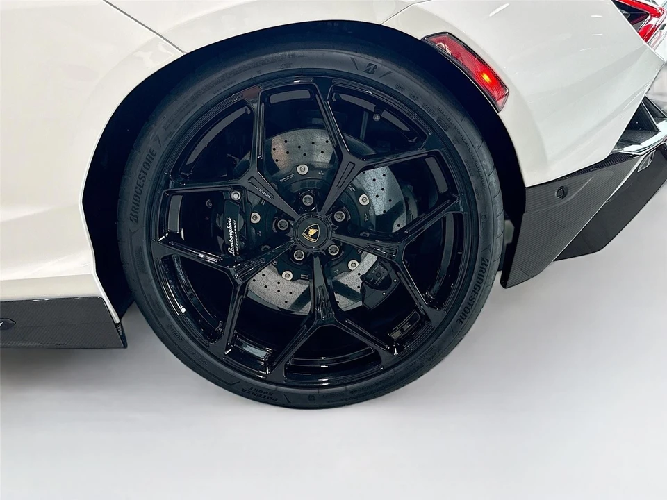 2024 Lamborghini Revuelto - Image 20 of 29