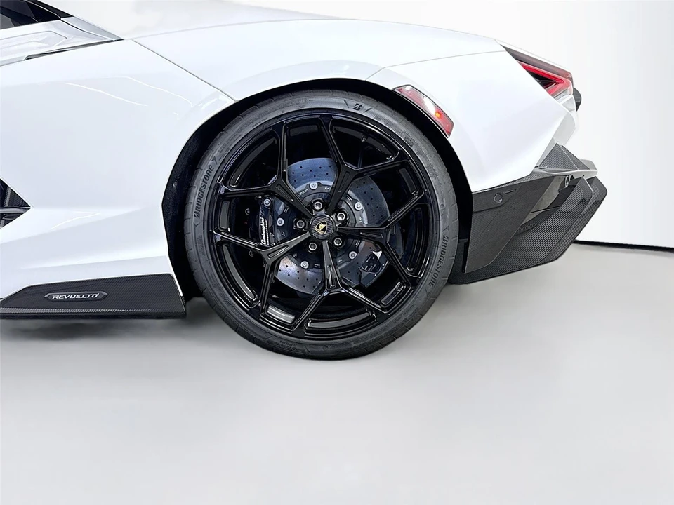 2024 Lamborghini Revuelto - Image 29 of 31