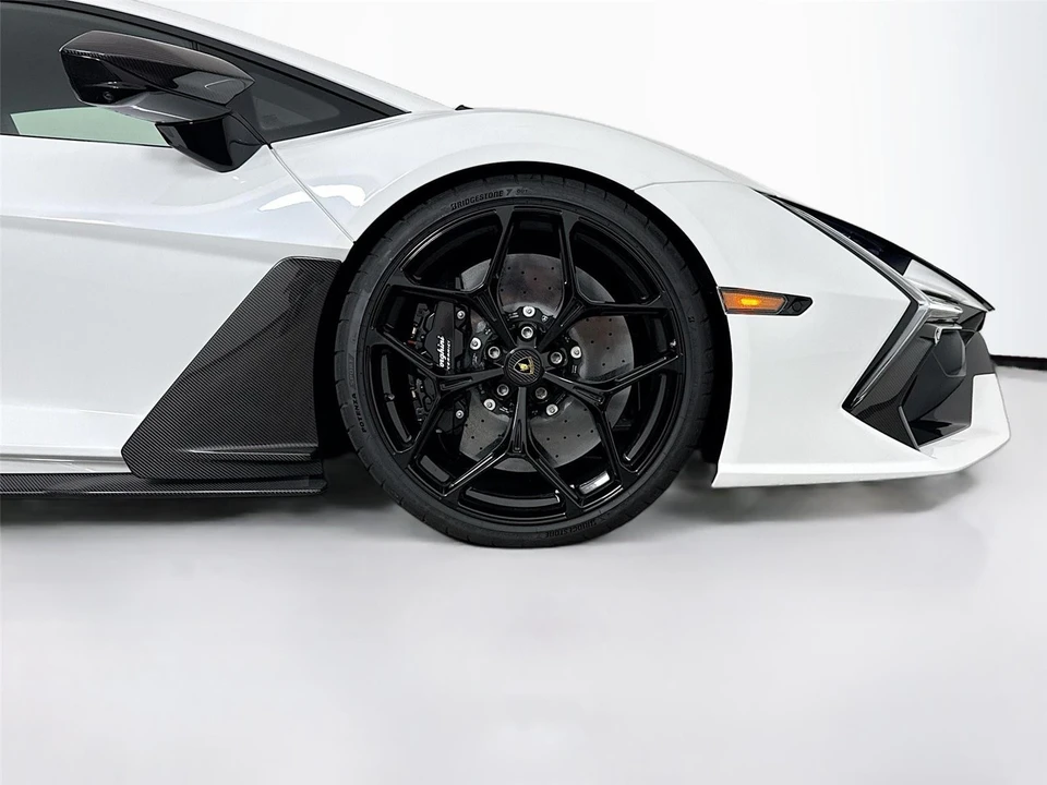 2024 Lamborghini Revuelto - Image 28 of 31