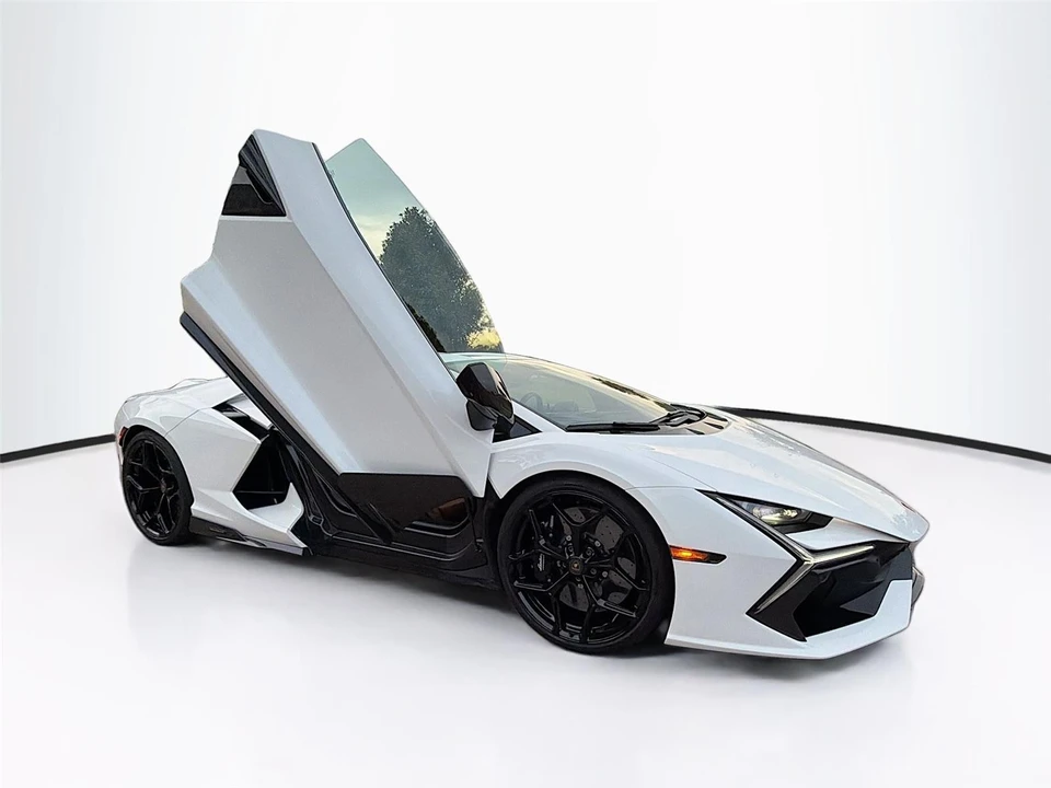 2024 Lamborghini - Image 28 of 31