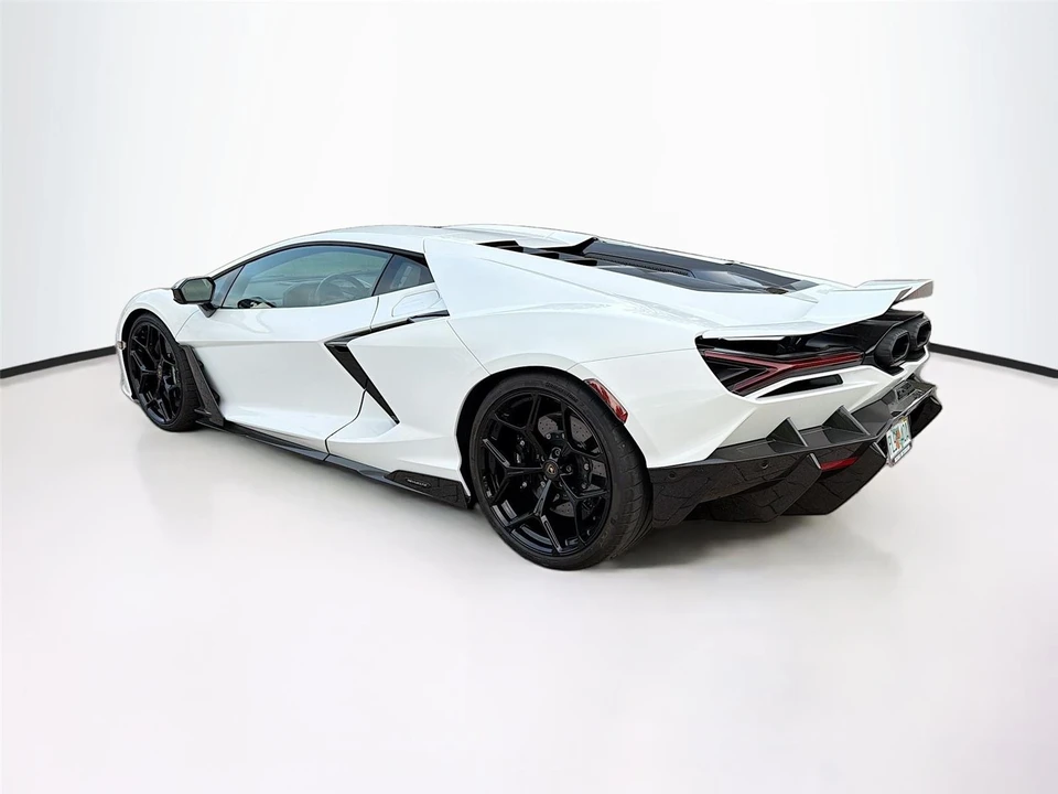 2024 Lamborghini - Image 8 of 31