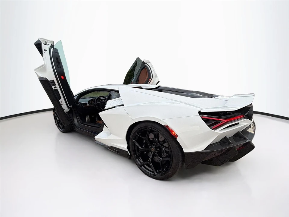 2024 Lamborghini - Image 30 of 31