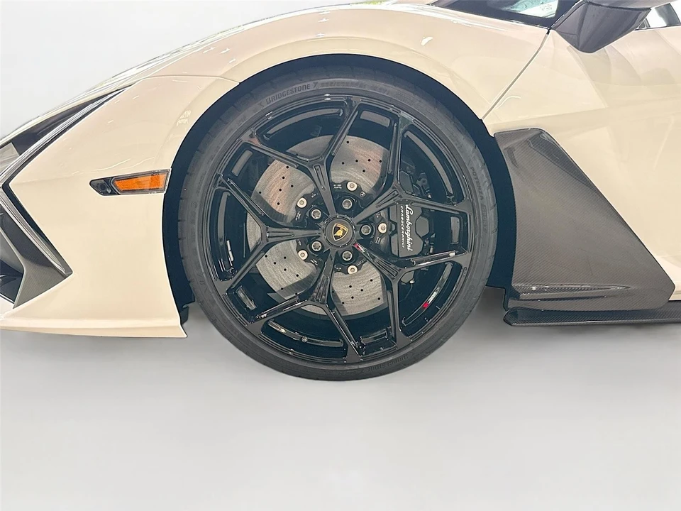 2024 Lamborghini Revuelto - Image 19 of 29