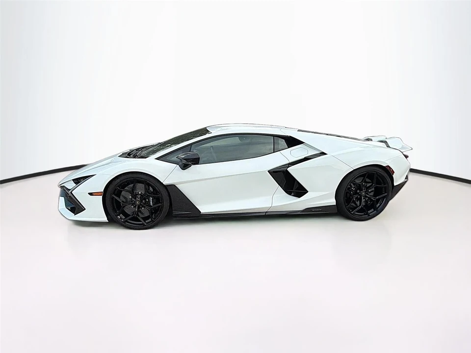 2024 Lamborghini - Image 7 of 31
