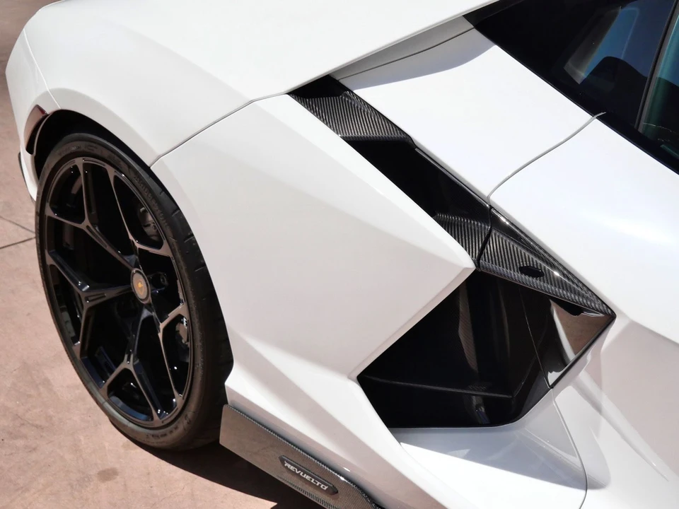 2024 Lamborghini Revuelto - Image 13 of 31