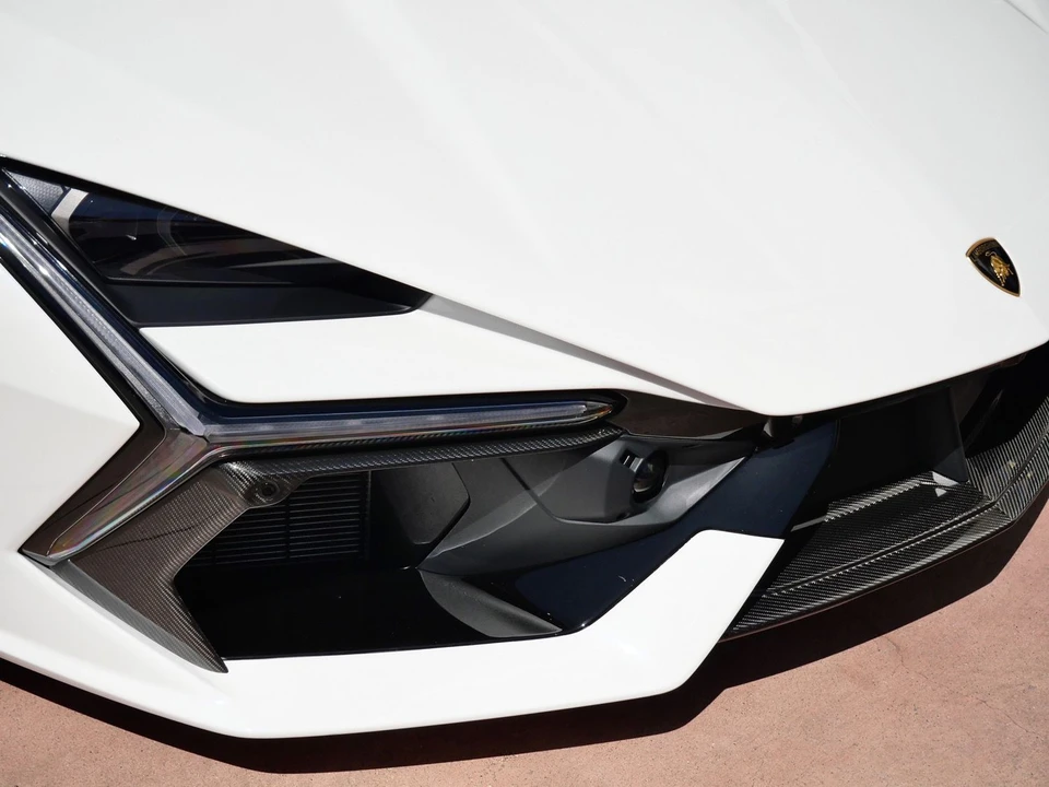 2024 Lamborghini Revuelto - Image 19 of 31