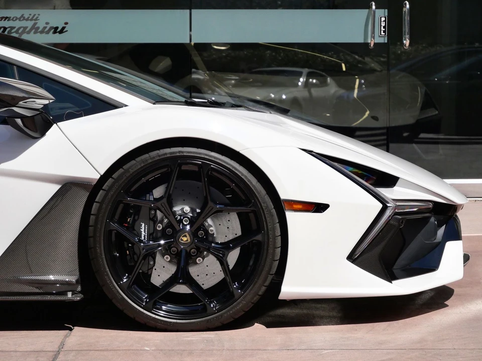 2024 Lamborghini Revuelto - Image 9 of 31