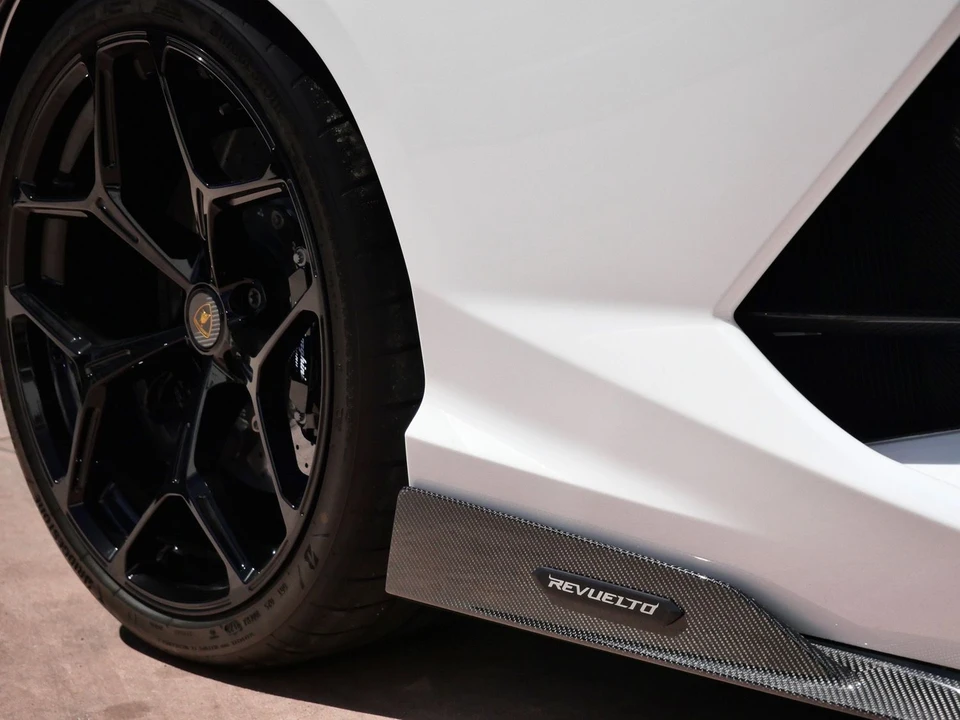 2024 Lamborghini Revuelto - Image 14 of 31